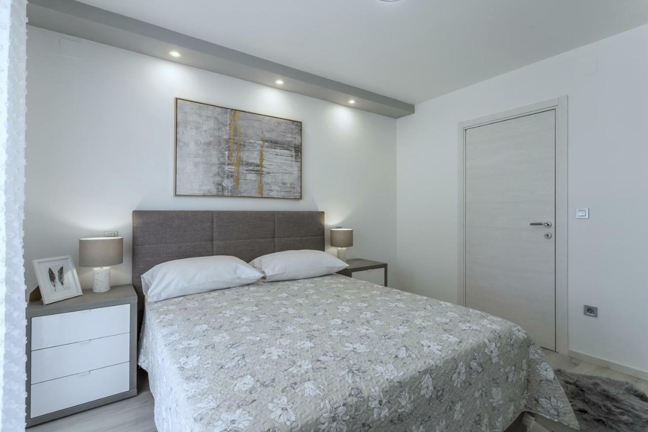 Villa Ema Kastela With Private Heated Pool Extérieur photo